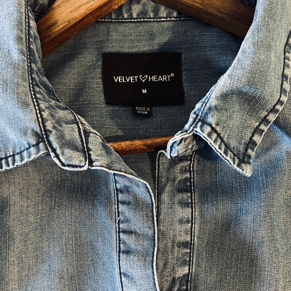 Velvet Heart Chambray Tunic Top Medium Blue Denim Pullover Shirt Casual Boho - Picture 4 of 7